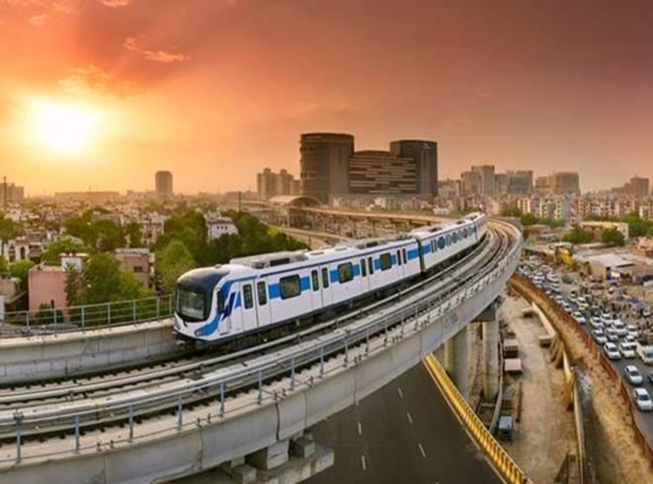 Metro life city. Метро Нью Дели. Метрополитен Дели. Надземное метро Нью-Йорка. Метро в Дели Индия.